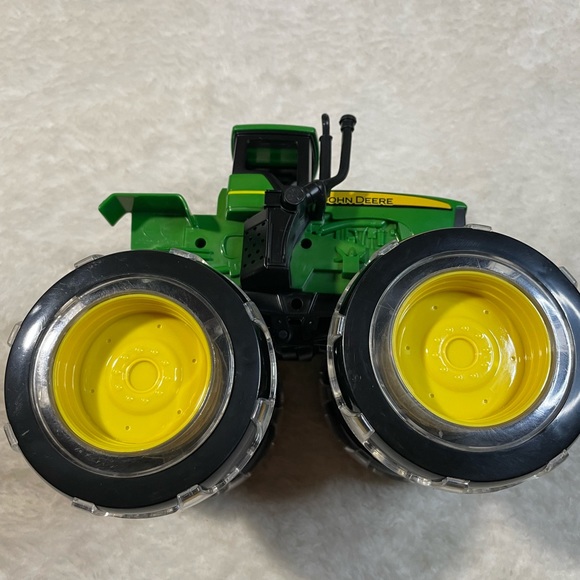 John Deere Light up Wheels Tractor Toy - Picture 6 of 8